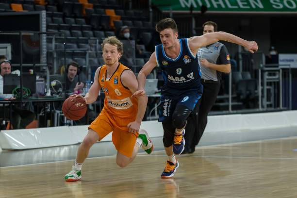 通过短传和 通过短传和